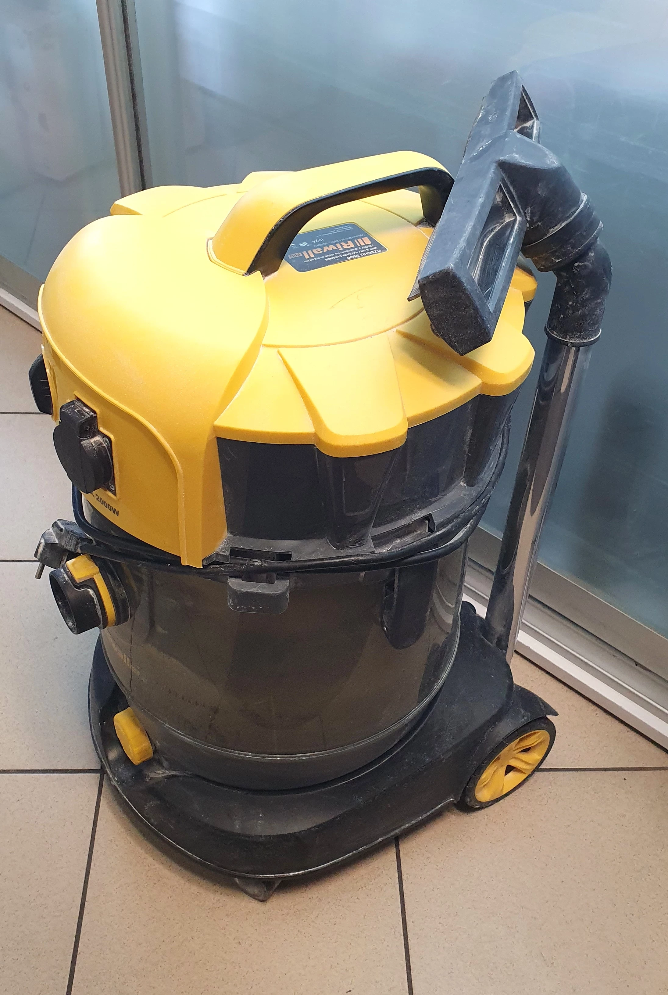 odkurzacz-przemyslowy-riwall-pro-czechu-2000-w-pojemnosc-zbiornika-25