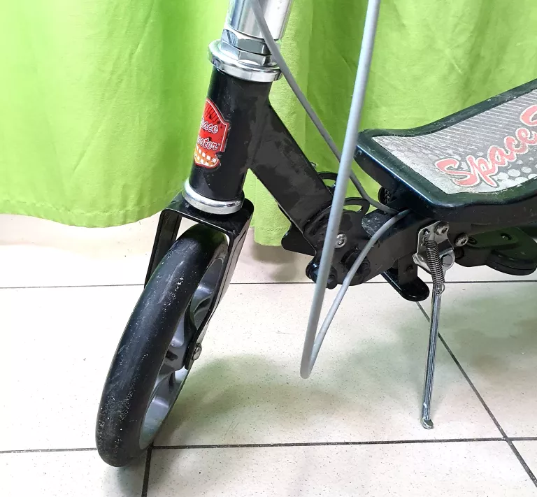 hulajnoga-space-scooter-z-napedem-mechanicznym-marka-space-scooter