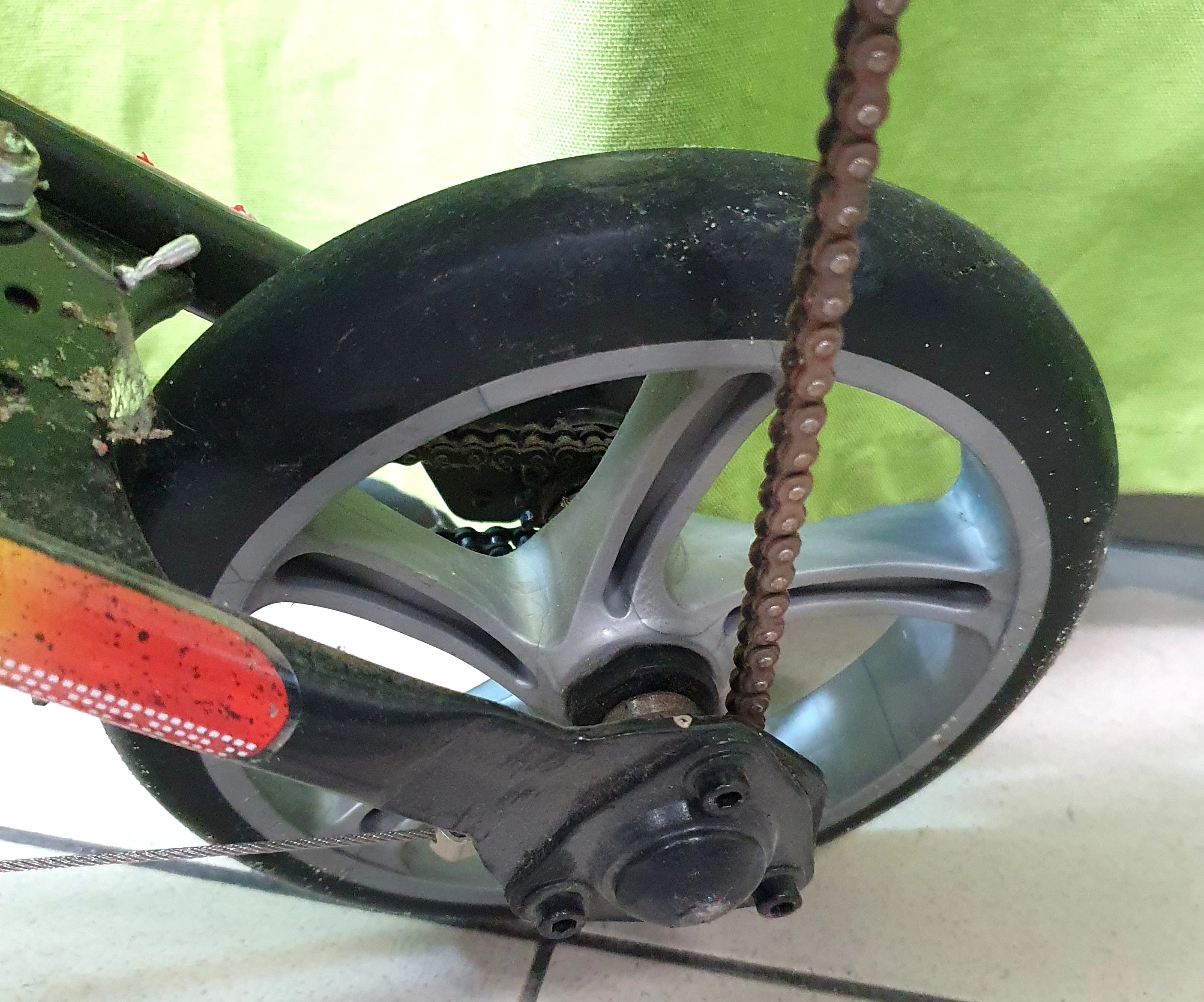 hulajnoga-space-scooter-z-napedem-mechanicznym-model-x580