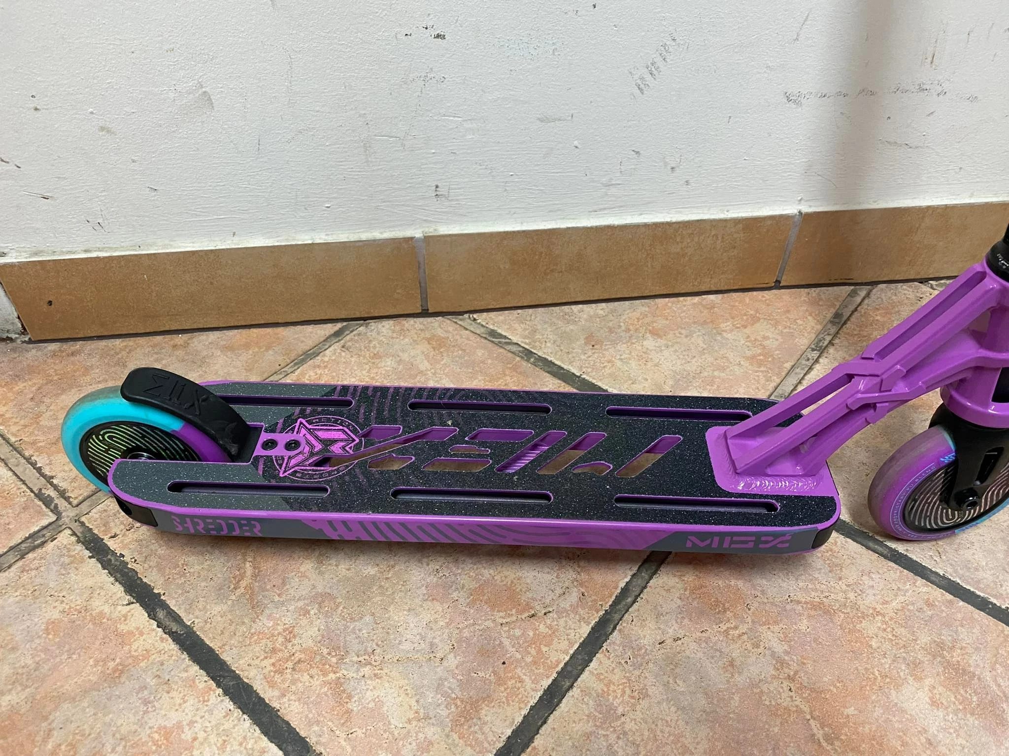 hulajnoga-wyczynowa-mgp-mgx-shredder-marka-mgp-madd-gear