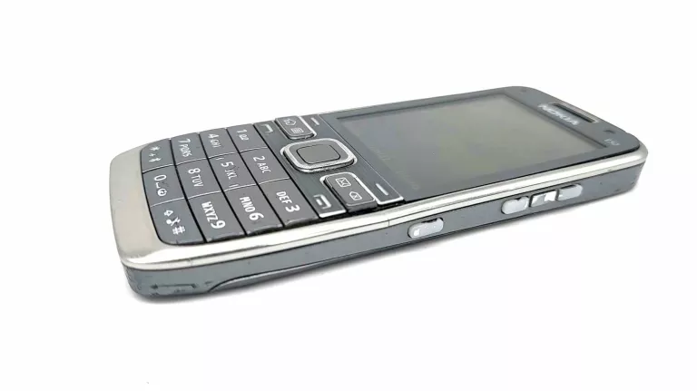 TELEFON NOKIA E52