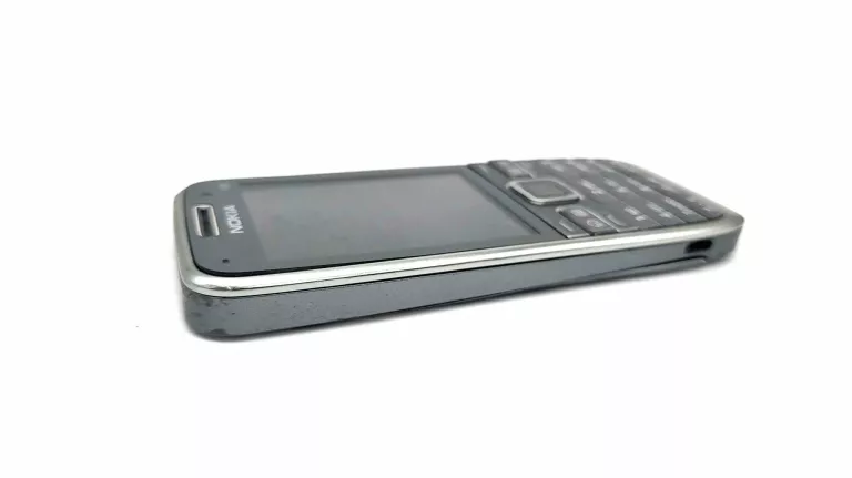 TELEFON NOKIA E52