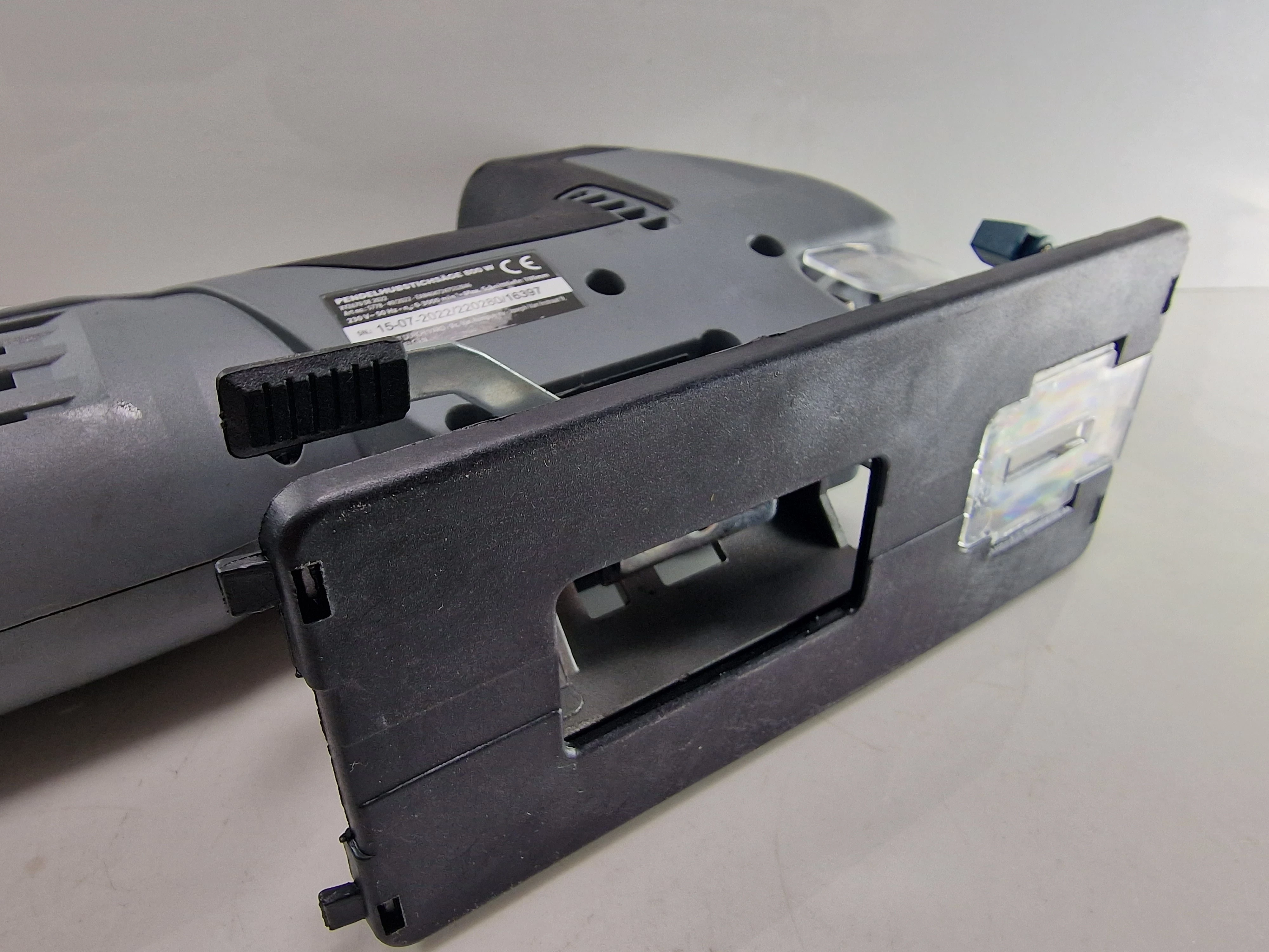 wyrzynarka-ferrex-800w-mocowanie-brzeszczotu-chwyt-typu-t