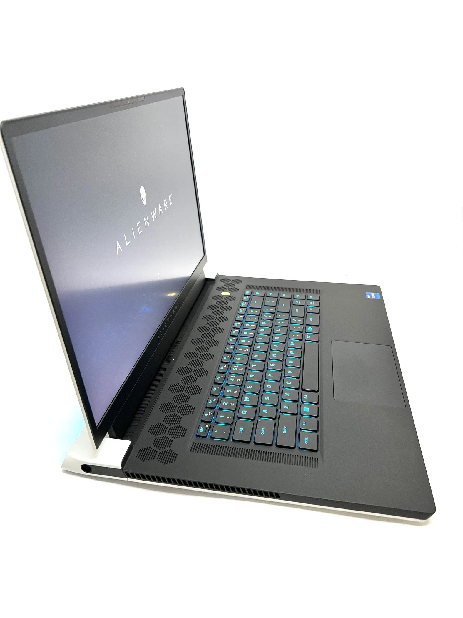 laptop-dell-alienware-x17-r2-i7-rtx-3080-ti-2tb-typ-dysku-twardego-ssd