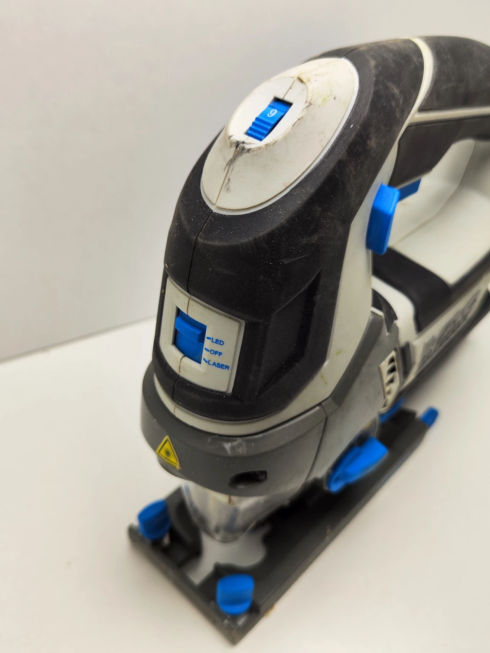 wyrzynarka-macallister-mejs750-750-w-mocowanie-brzeszczotu-chwyt-typu-t