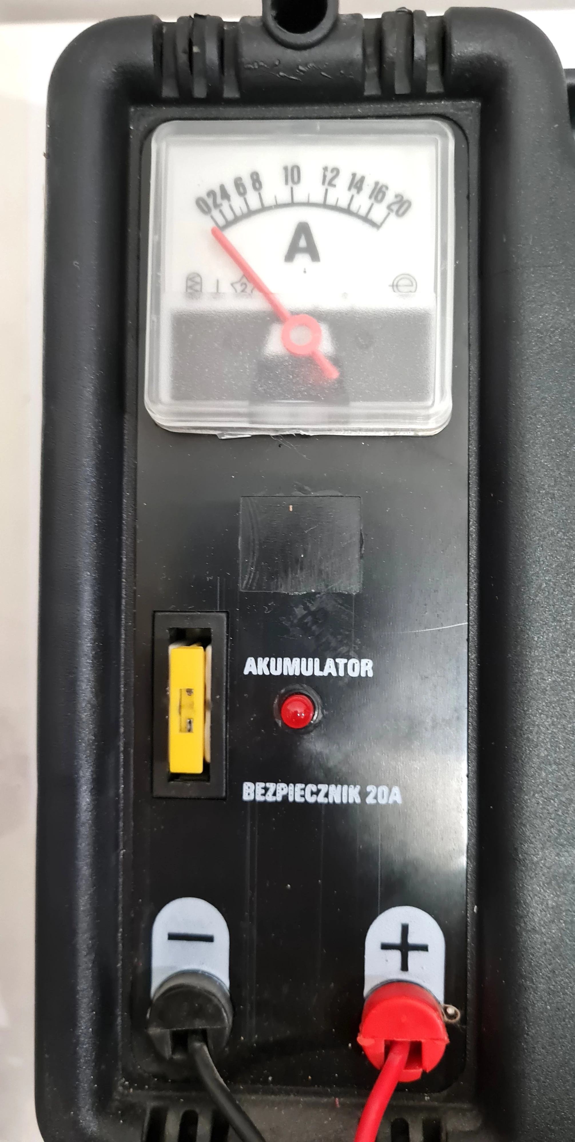 prostownik-kukla-prostownik-bk120615-12v-natezenie-maksymalne-15