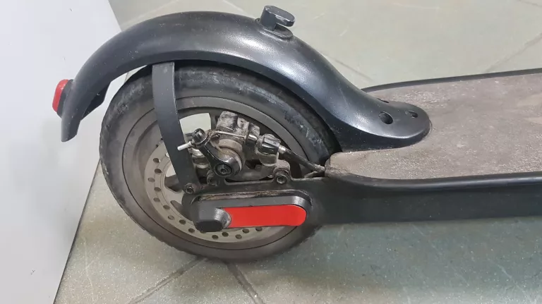 HULAJNOGA ELEKTRYCZNA FIAT F500 F85K CZARNY