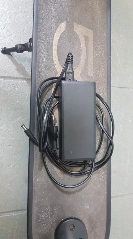 HULAJNOGA ELEKTRYCZNA FIAT F500 F85K CZARNY
