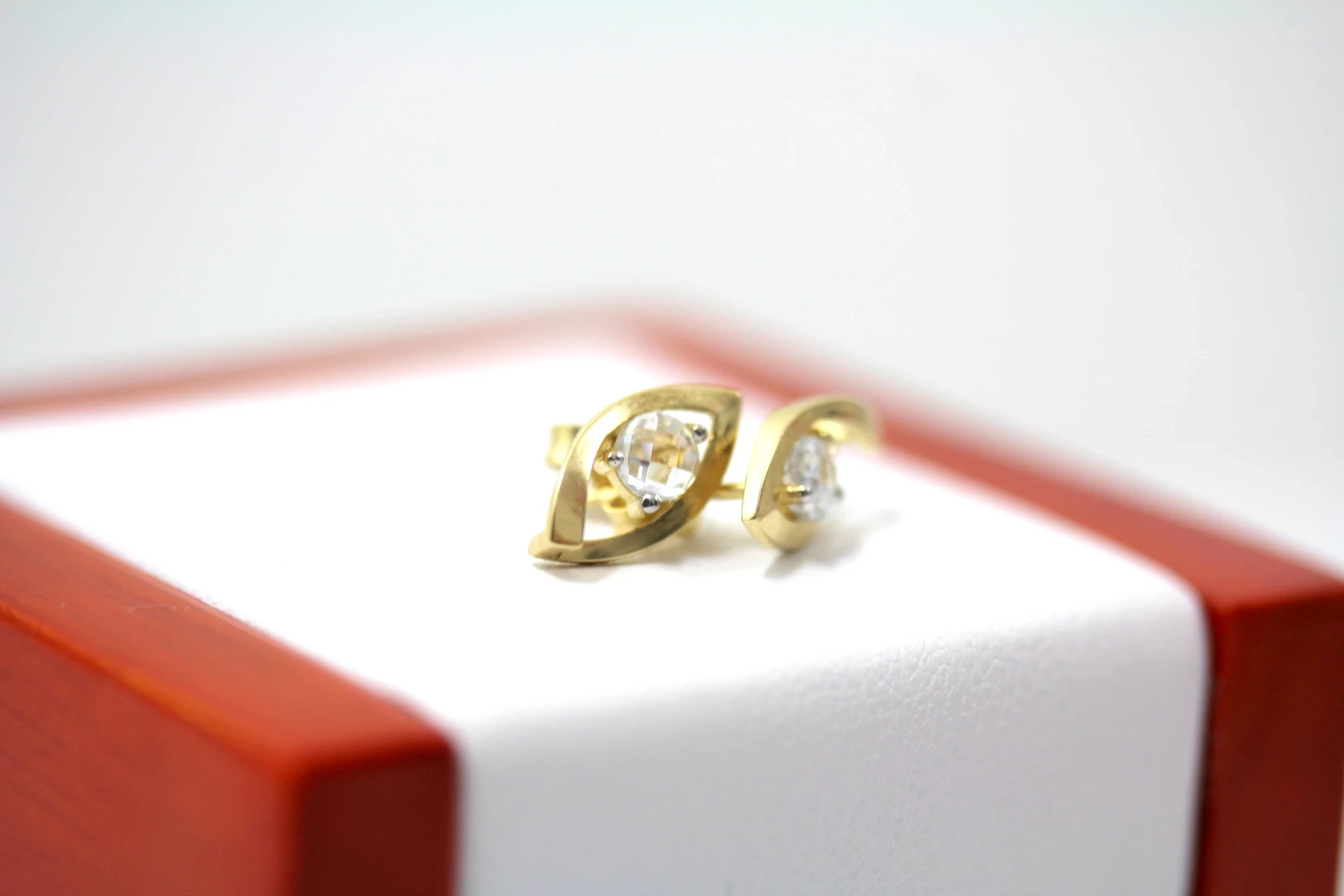 przepiekne-zlote-kolczyki-z-cyrkonia-p585-w160g-cechy-brak