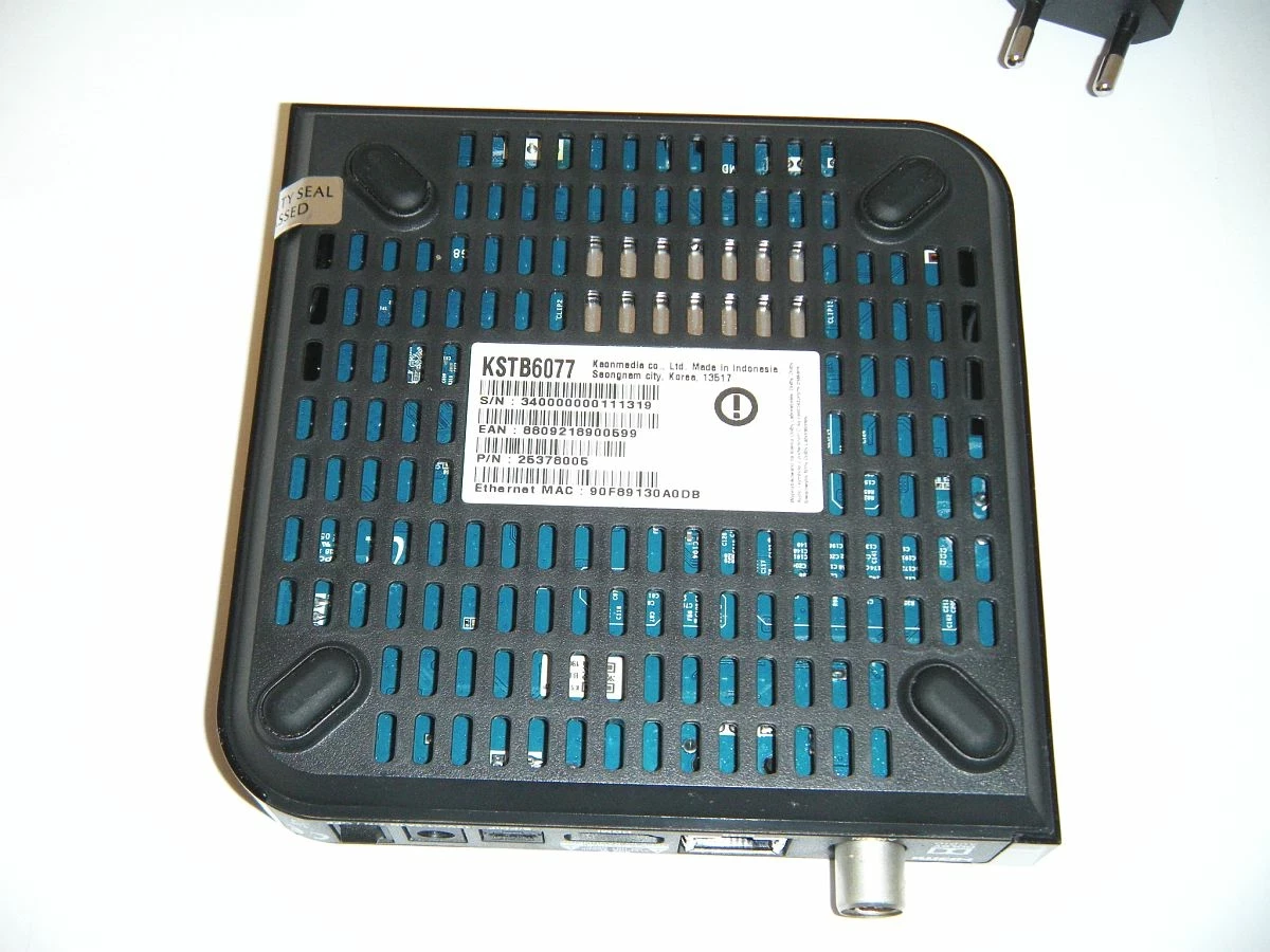 smartbox-tmobile-magenta-kstb6077-z-pilotem-model-kstb6077