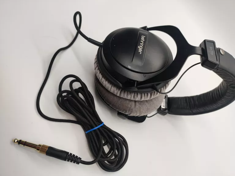 SLUCHAWKI BEHRINGER BH 770