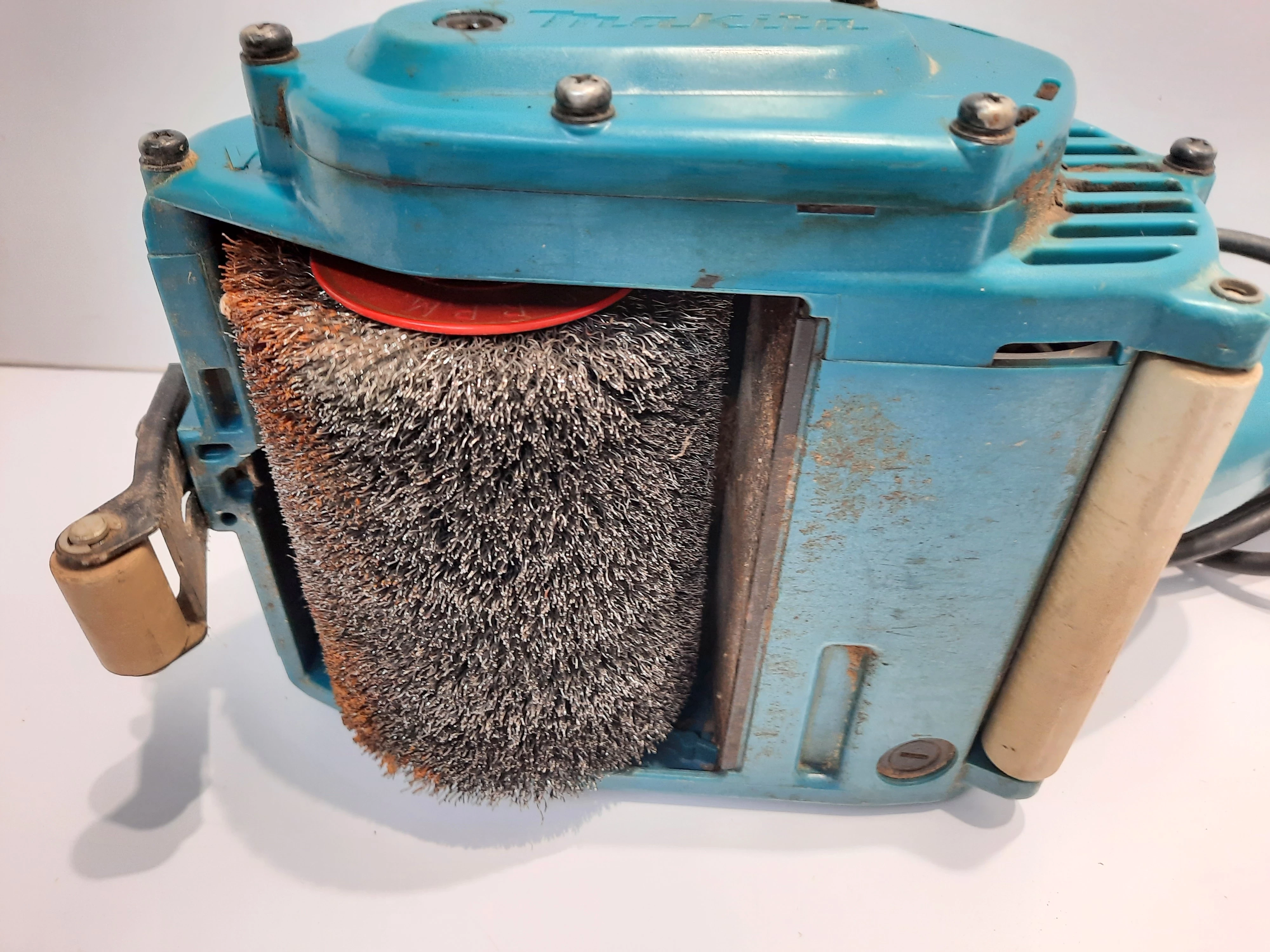 szlifierka-szczotkowa-makita-9741-marka-makita