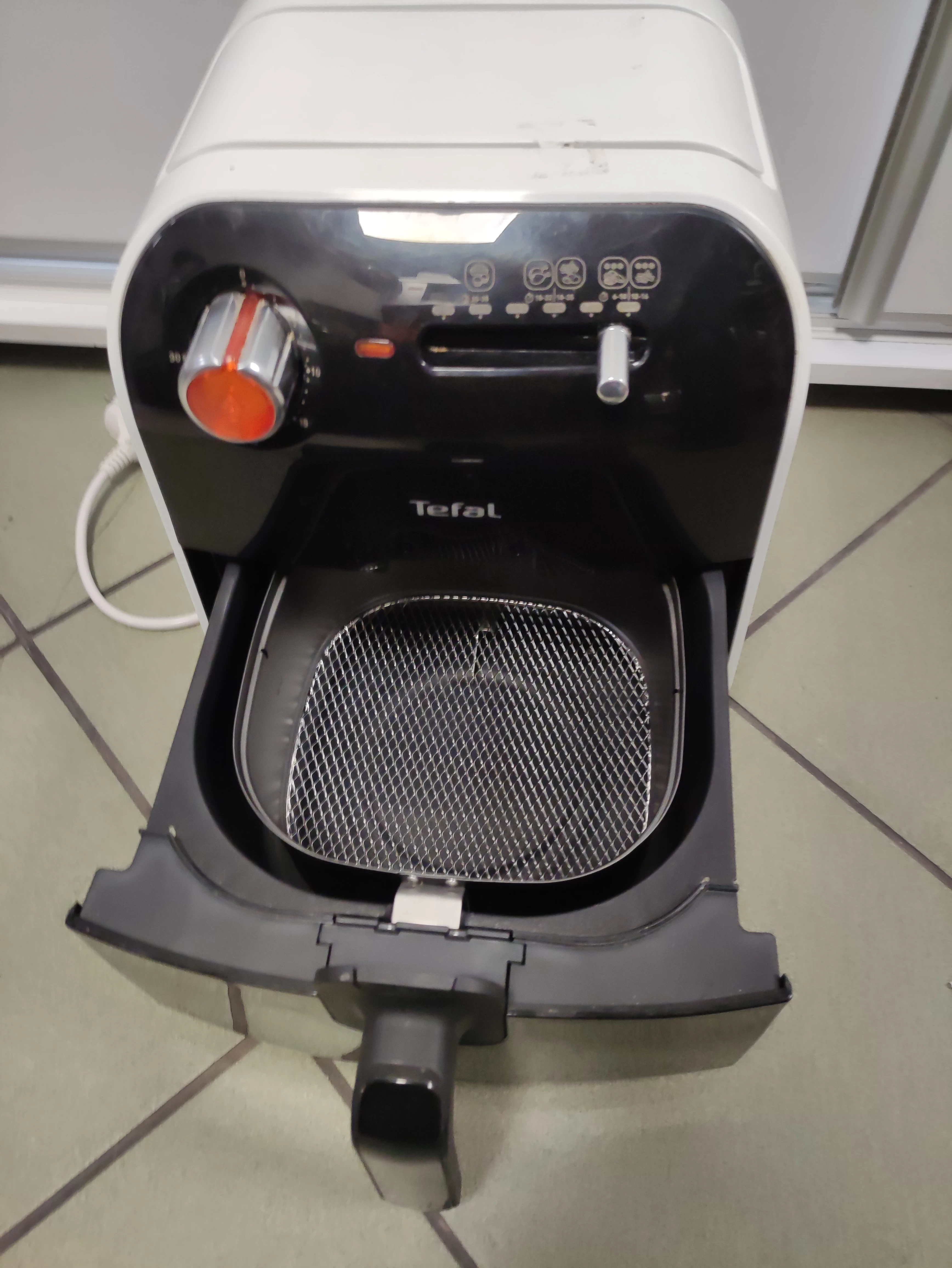 frytkownica-tefal-serie-lf01-p-fx100015-stan-uzywany