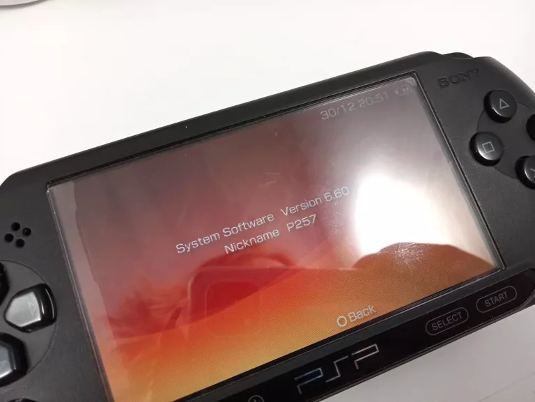 KONSOLA PSP E1004 + GRY - JĘZYK ANGIELSKI