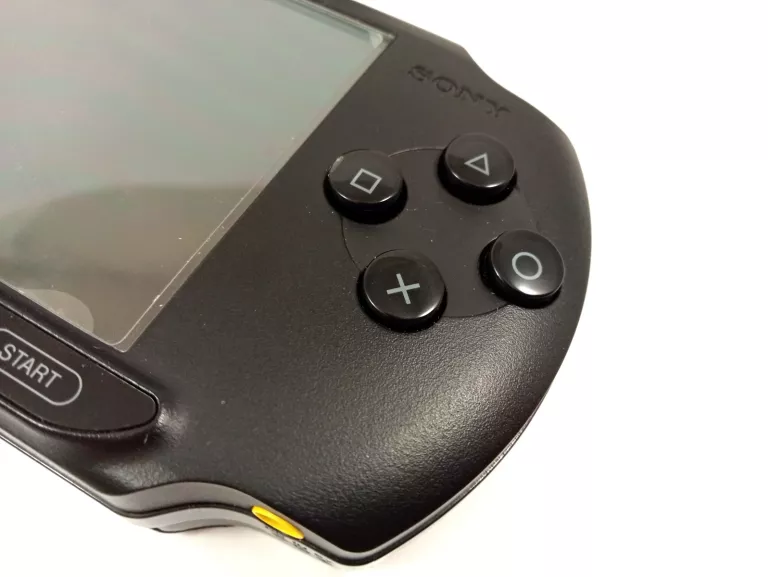 KONSOLA PSP E1004 + GRY - JĘZYK ANGIELSKI