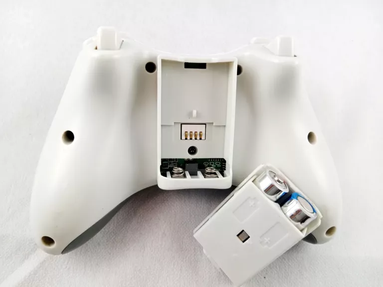 KONSOLA XBOX 360 120GB PAD - CDROM NIE DZIAŁA