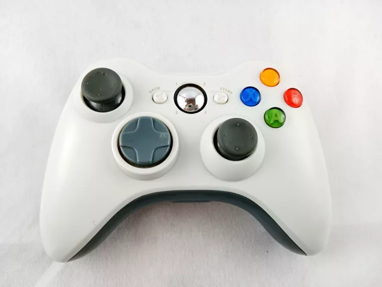 KONSOLA XBOX 360 120GB PAD - CDROM NIE DZIAŁA