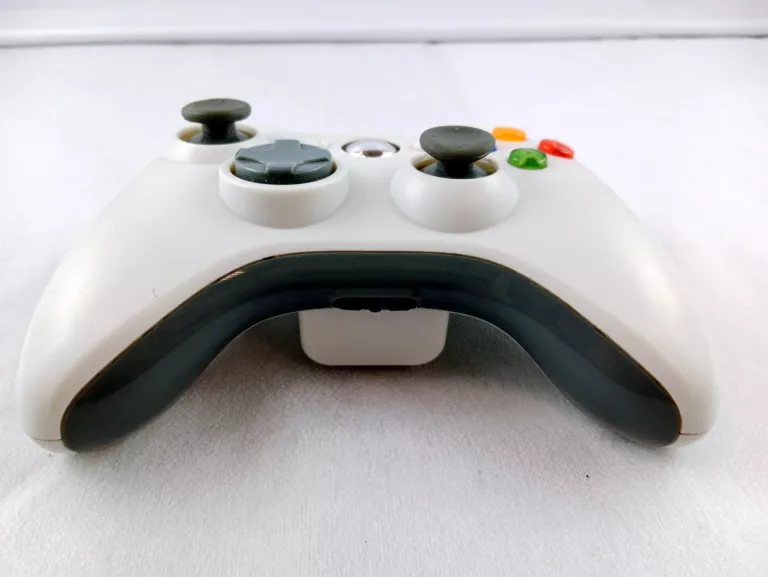 KONSOLA XBOX 360 120GB PAD - CDROM NIE DZIAŁA