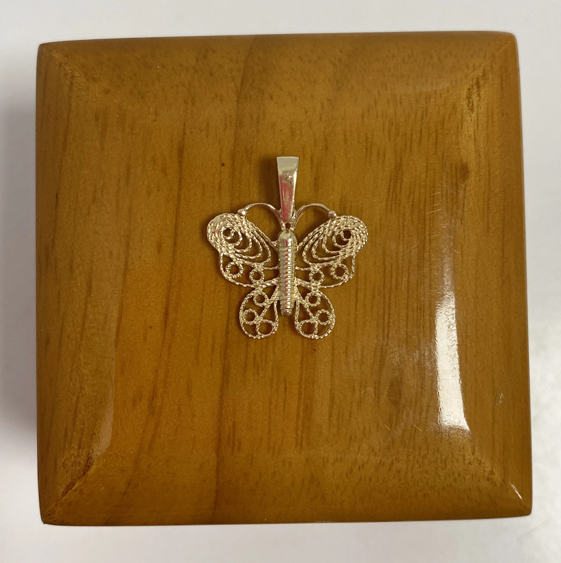 zlota-zawieszka-motyl-ct585-ostrowiecka-6-radzyn-podlaski