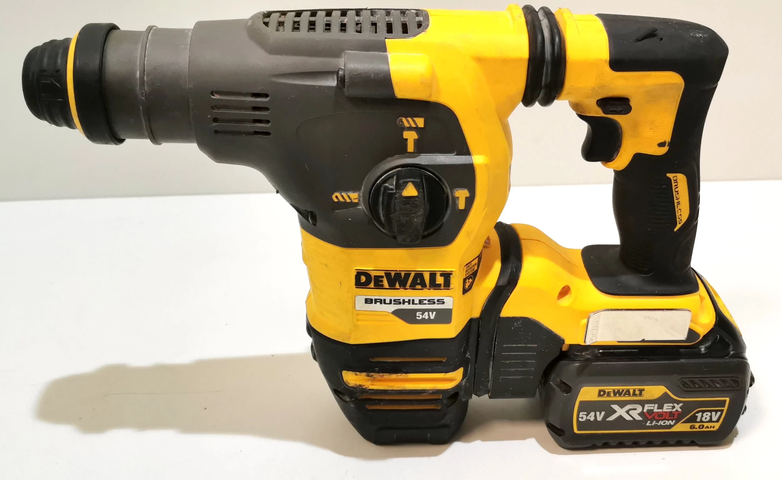 mlotowiertarka-dewalt-dch-333-marka-dewalt