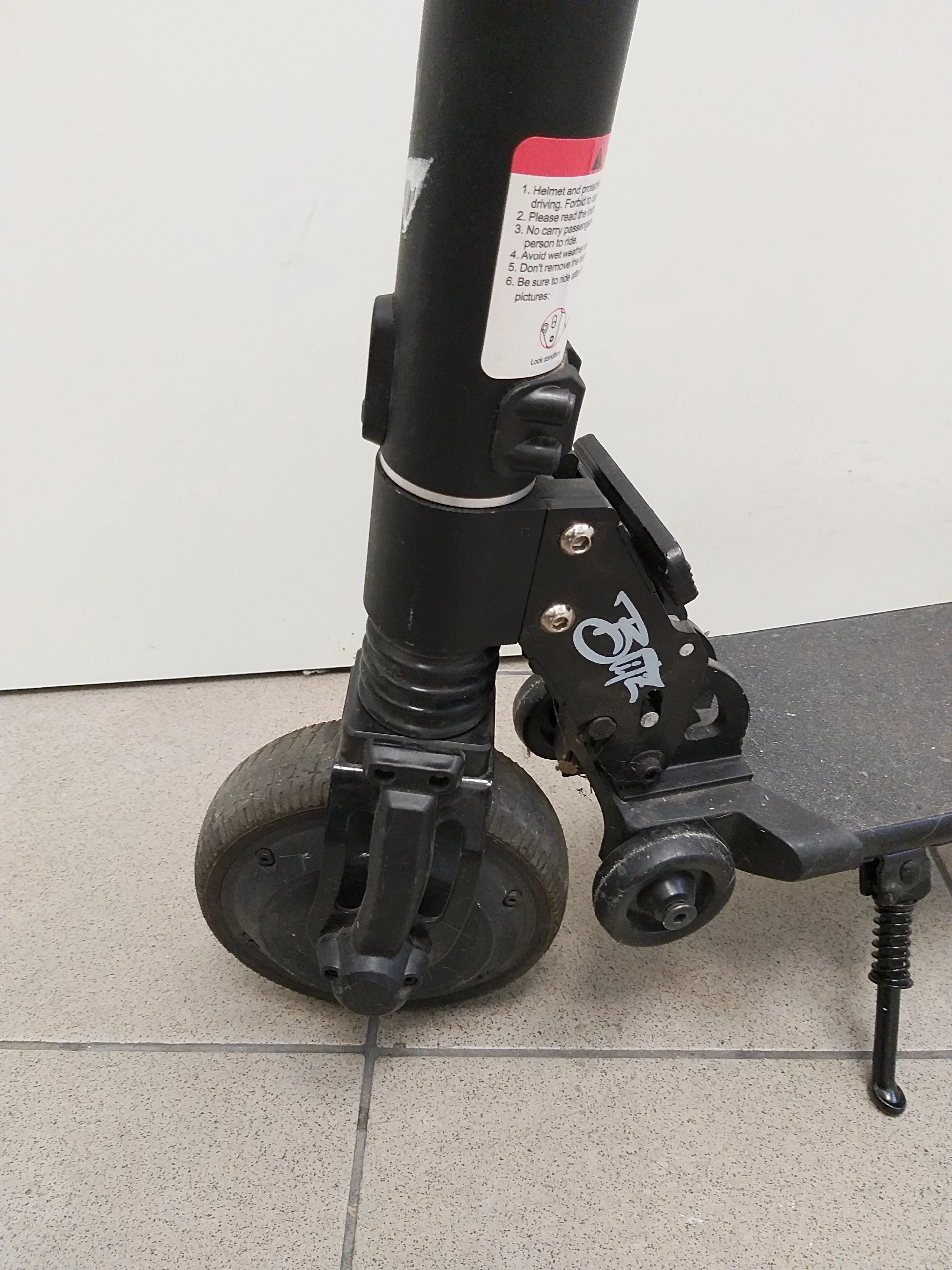 hulajnoga-elektryczna-kruzzel-blitz-kolor-czarny