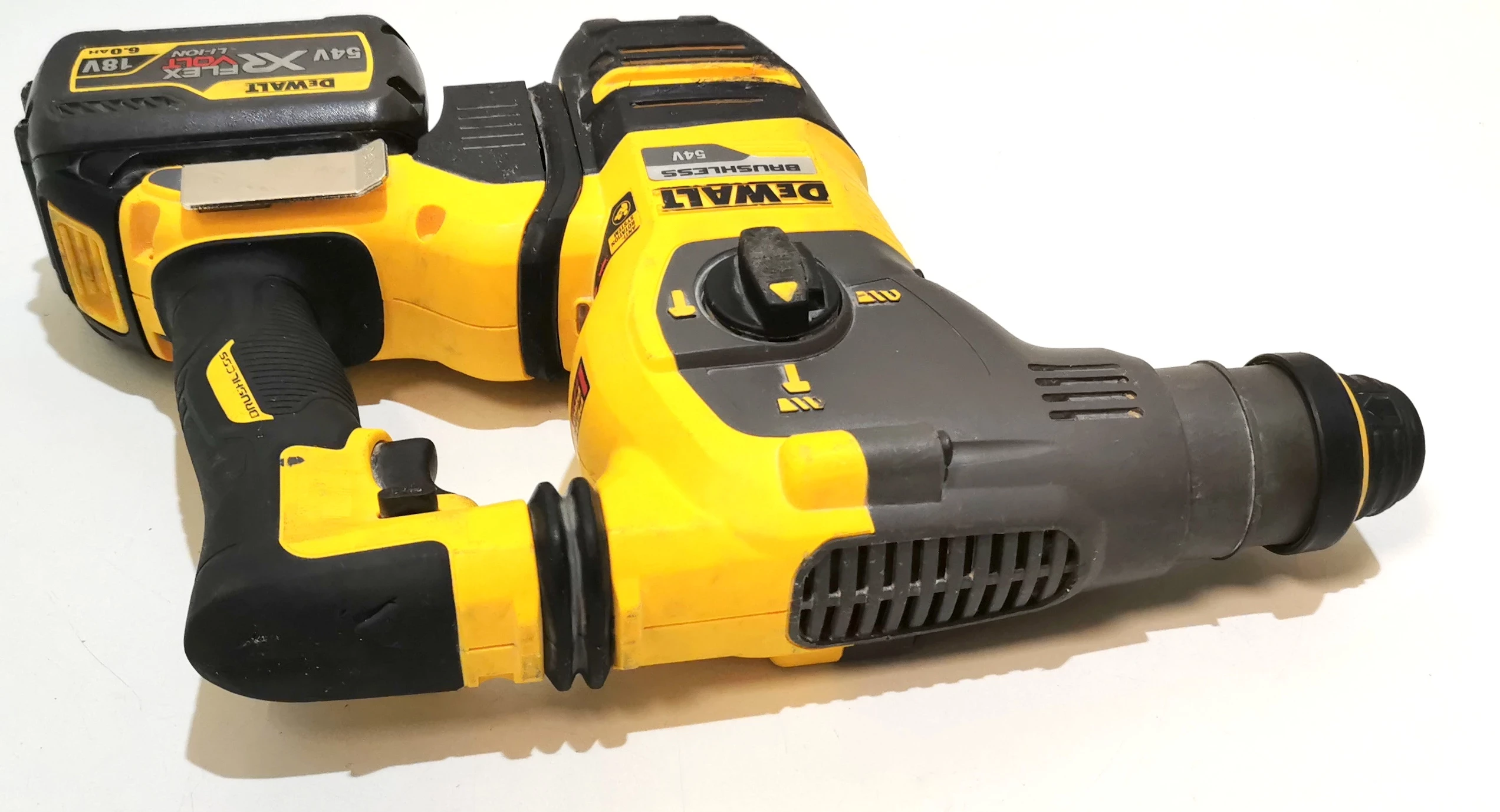 mlotowiertarka-dewalt-dch-333-energia-udaru-35