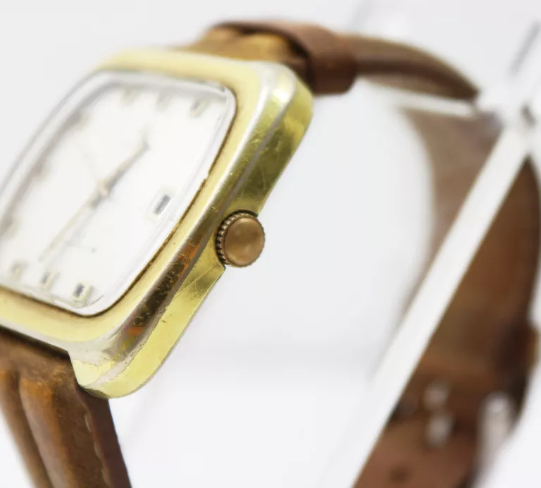 zegarek-nakrecany-certina-tc-town-and-country-material-paska-skora-naturalna