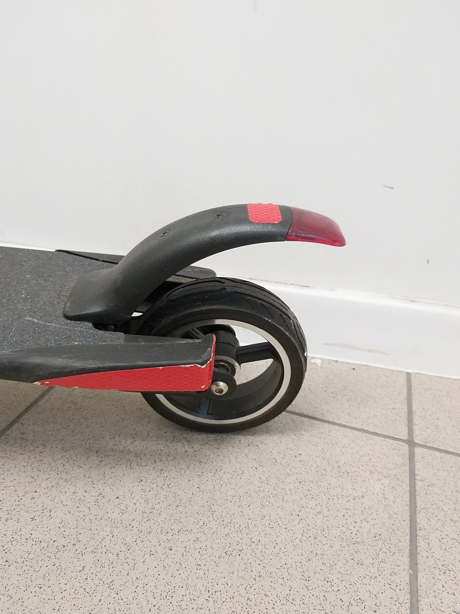 hulajnoga-elektryczna-kruzzel-blitz-marka-kruzzel