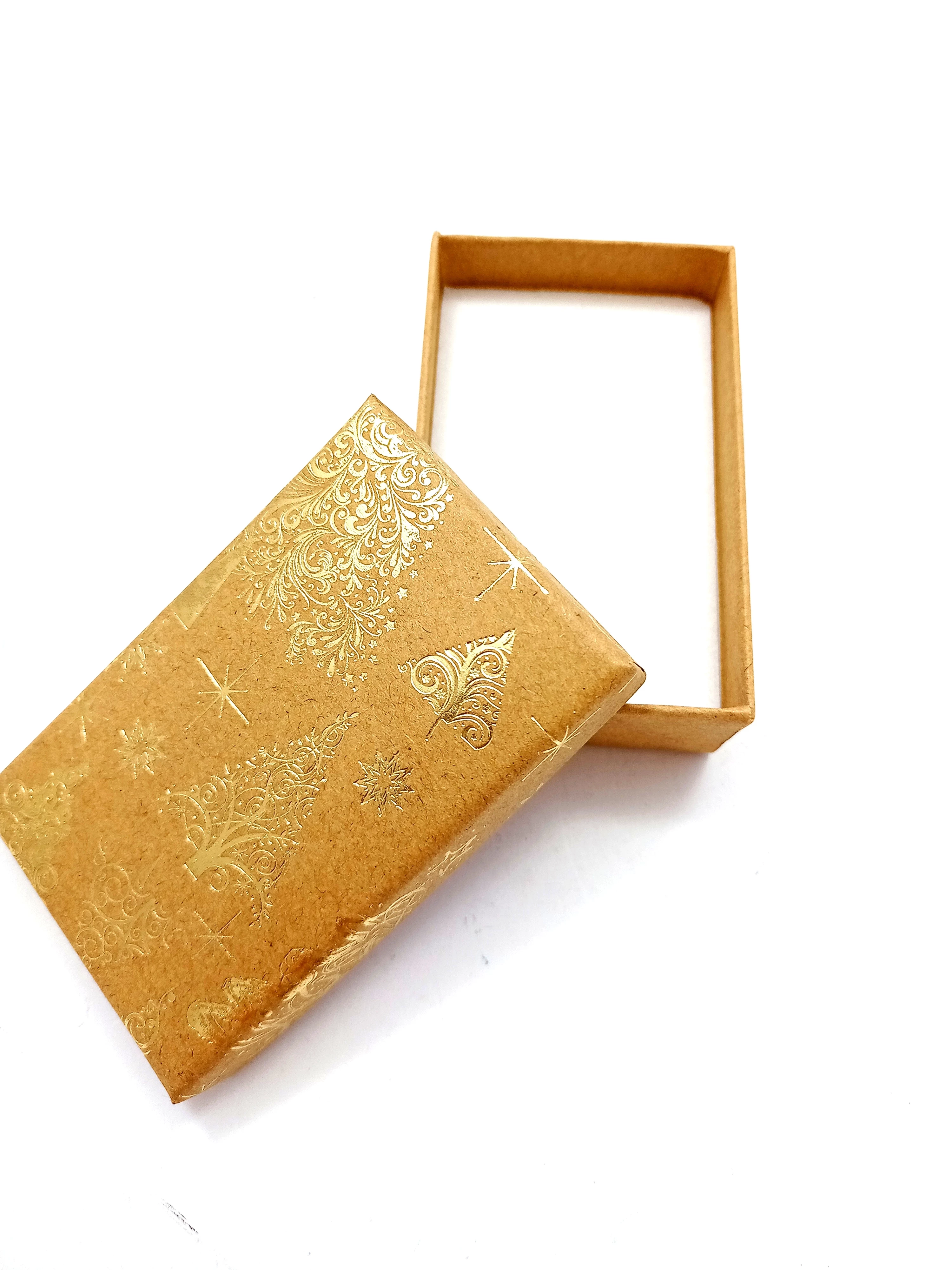 pudelko-swiateczne-s-zlota-choinka8-cm5-cm25-cechy-207578-256