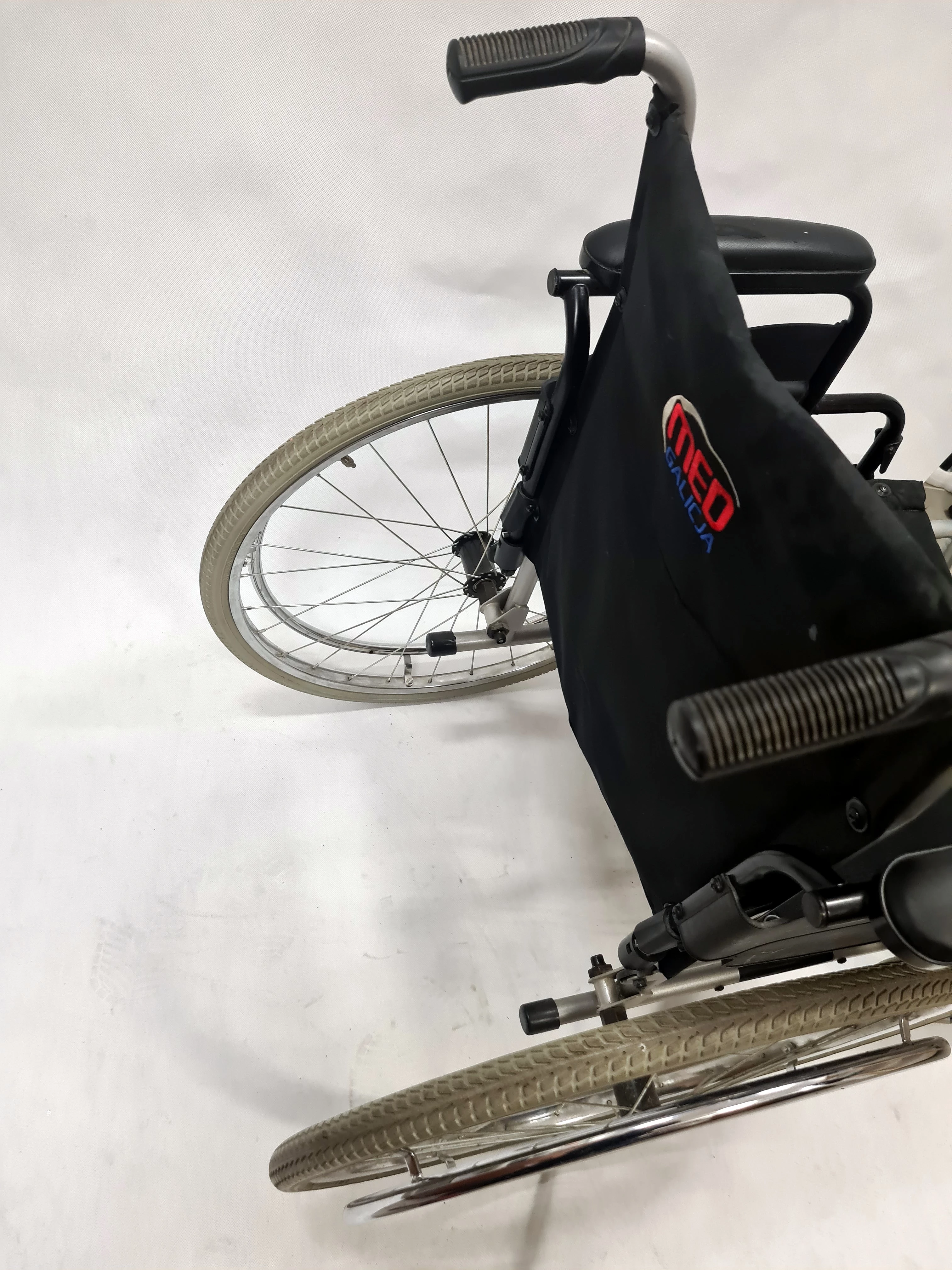 wozek-inwalidzki-med-galicja-material-ramy-stal