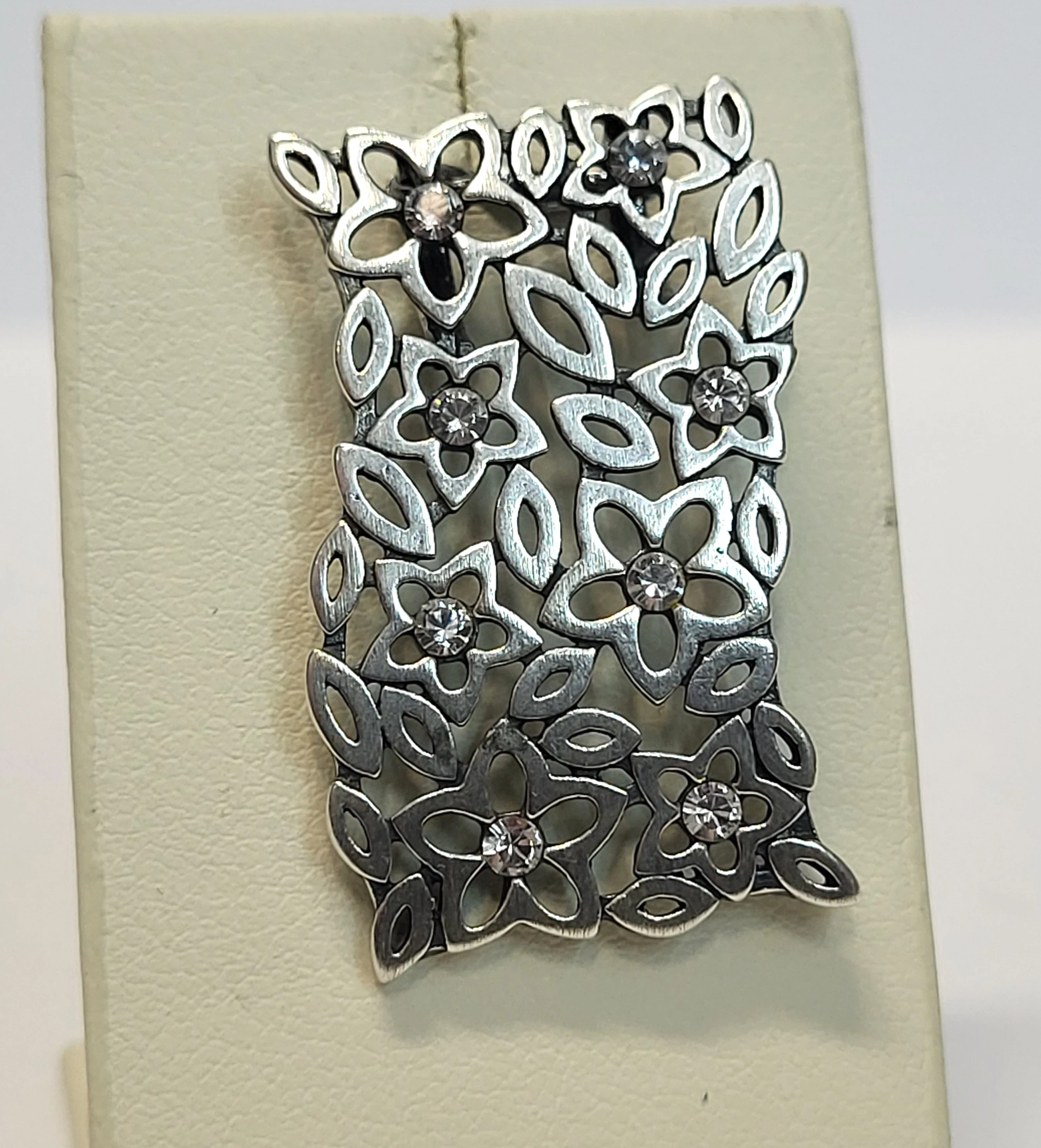 piekna-kwiatowa-zawieszka-p925-plac-wolnosci-3-tuchola