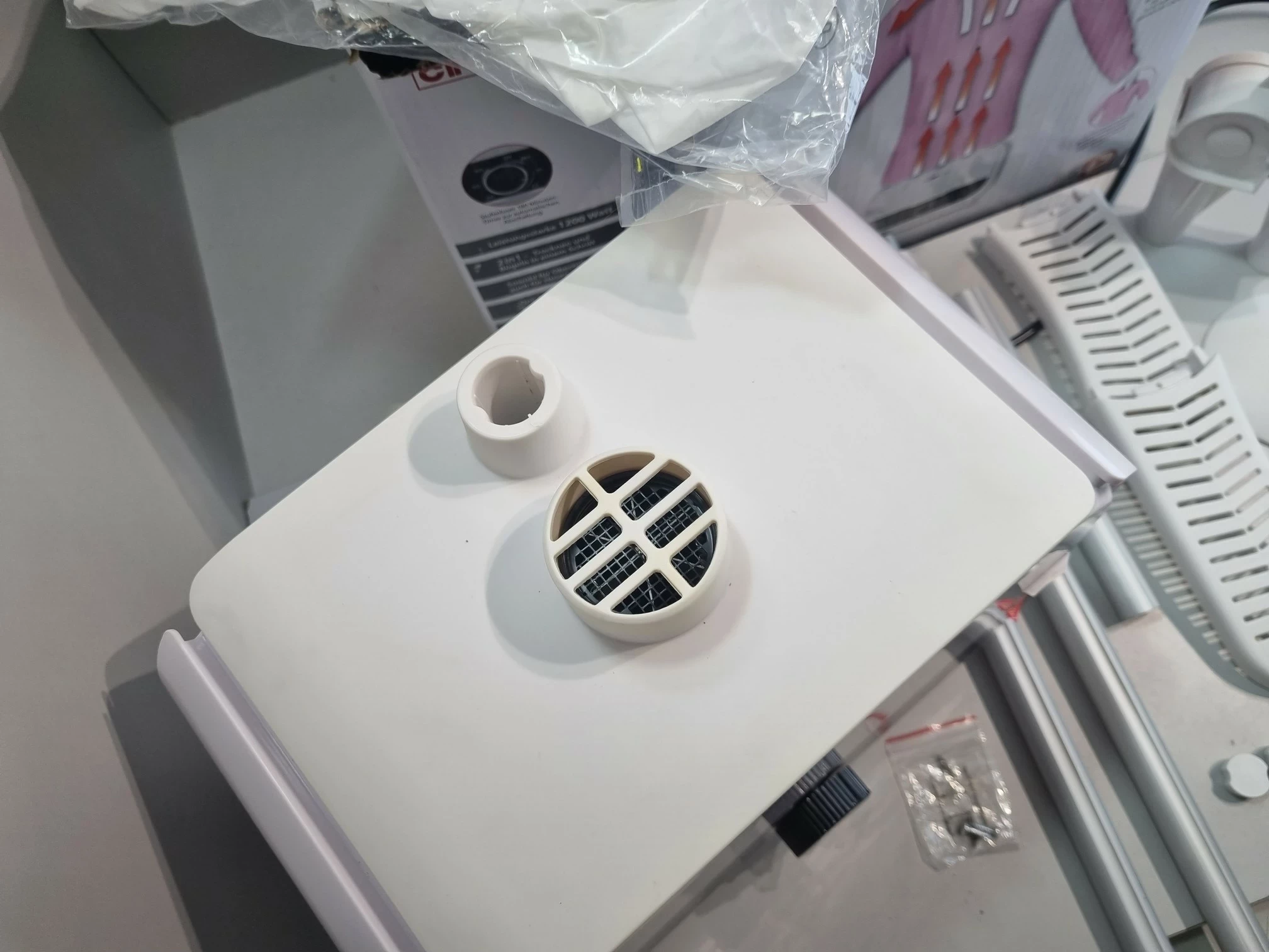 nieuz-steamer-do-ubran-clatronic-hbb-3734-1200-w-kolor-dominujacy-bialy