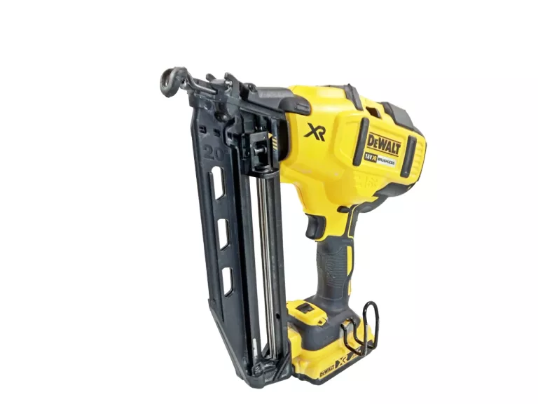 DEWALT GWOŹDZIARKA DCN660 WALIZKA