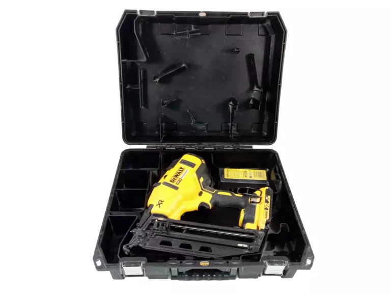 DEWALT GWOŹDZIARKA DCN660 WALIZKA