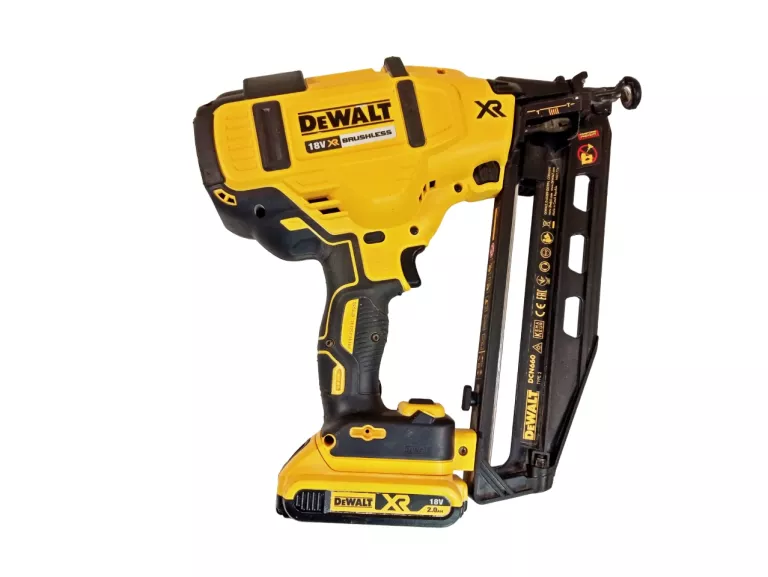 DEWALT GWOŹDZIARKA DCN660 WALIZKA