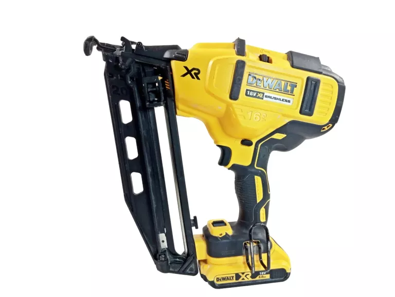 DEWALT GWOŹDZIARKA DCN660 WALIZKA