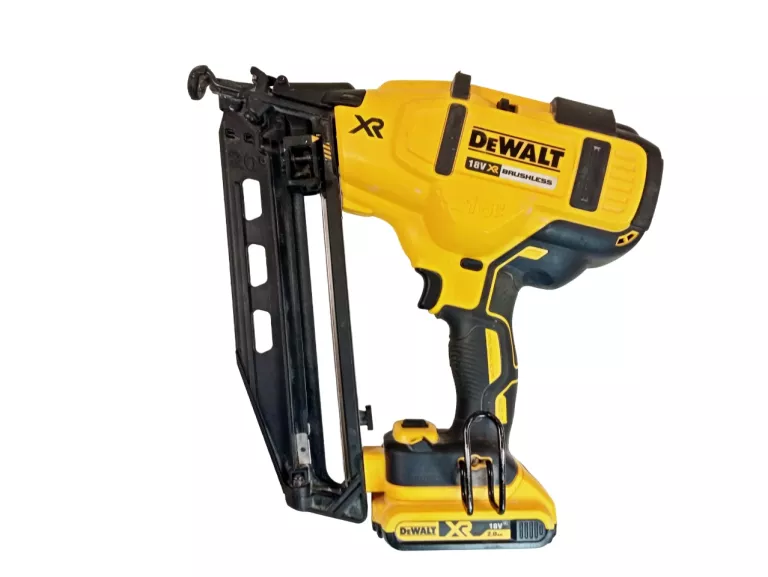 DEWALT GWOŹDZIARKA DCN660 WALIZKA