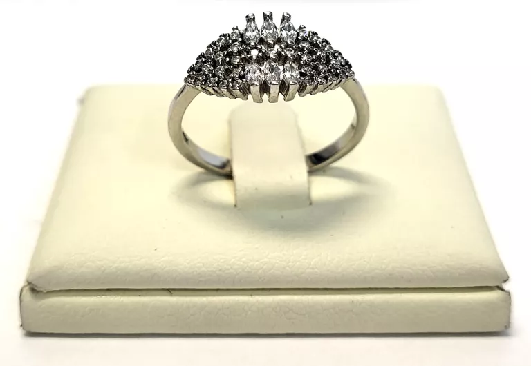 ŁADNY SREBRNY PIERŚCIONEK 1.95G R.13 P925