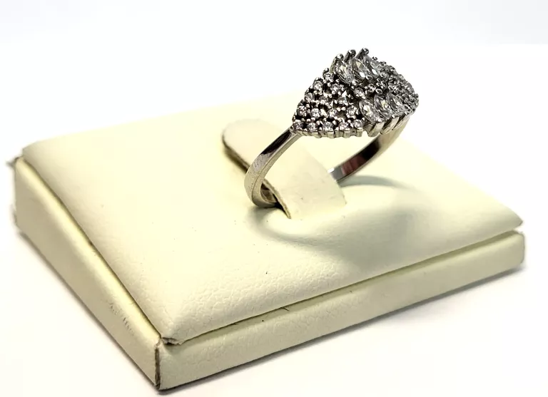 ŁADNY SREBRNY PIERŚCIONEK 1.95G R.13 P925