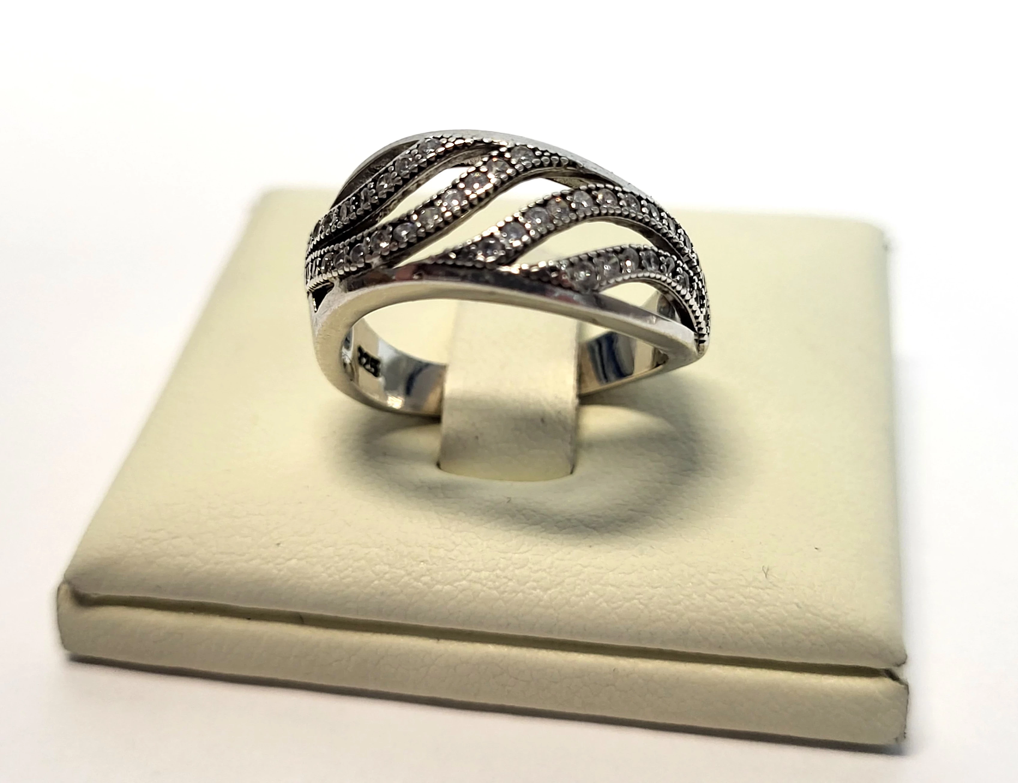 sliczny-srebrny-pierscionek-401g-p925-r13-kamien-cyrkonia