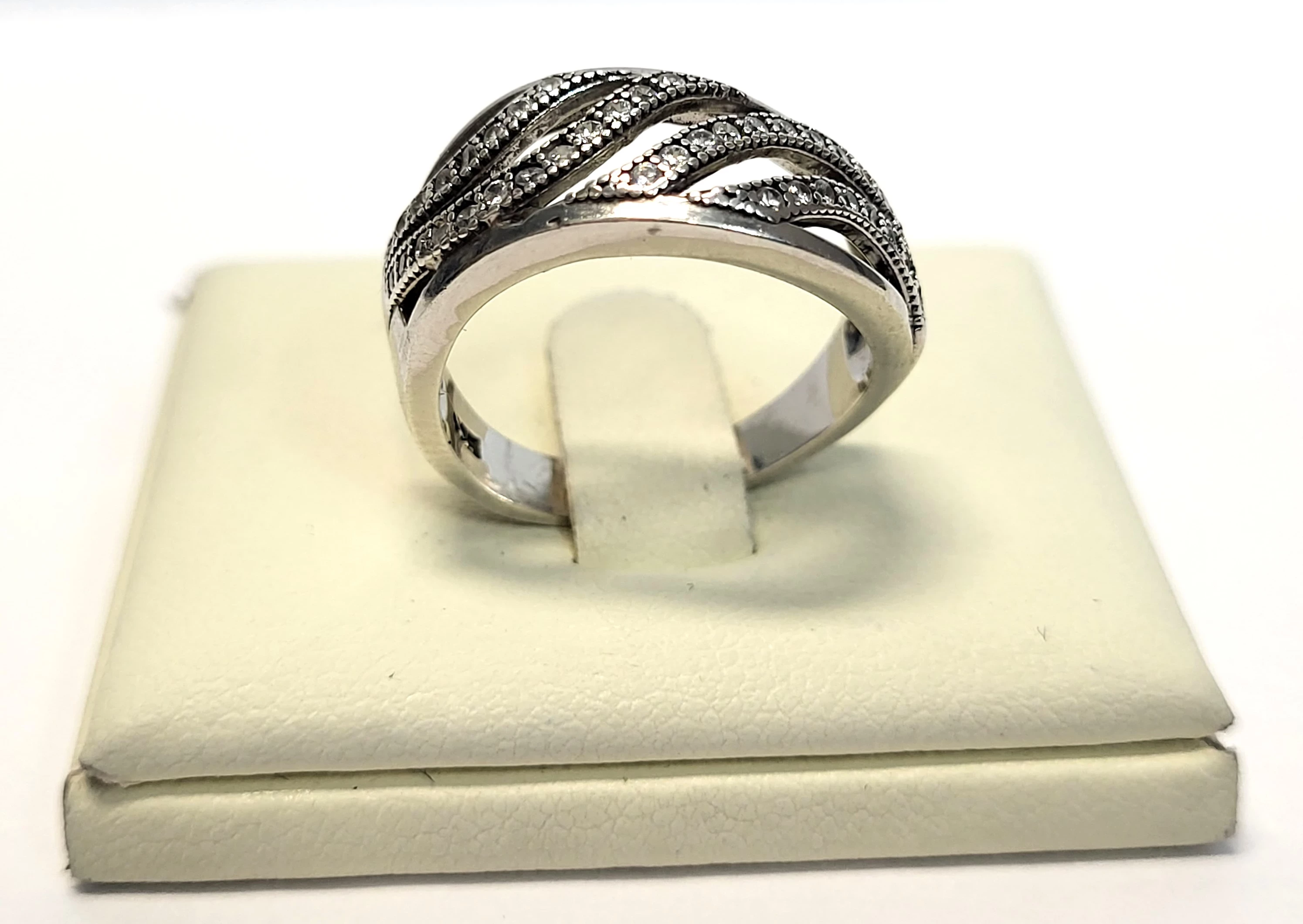 sliczny-srebrny-pierscionek-401g-p925-r13-stan-nowy