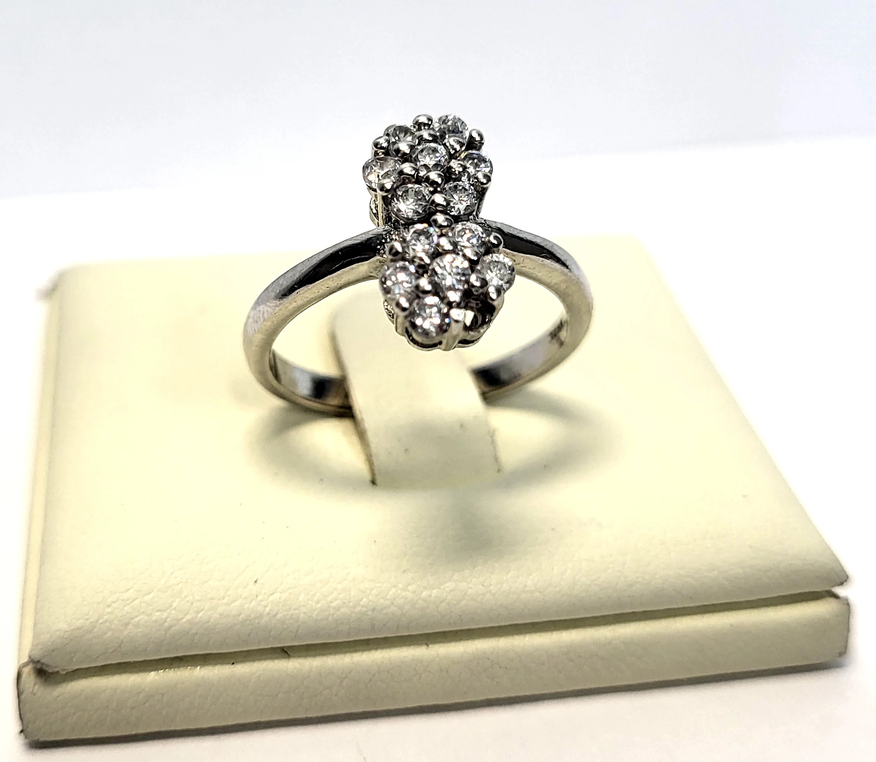 sliczny-srebrny-pierscionek-p925-rozm13-stan-nowy