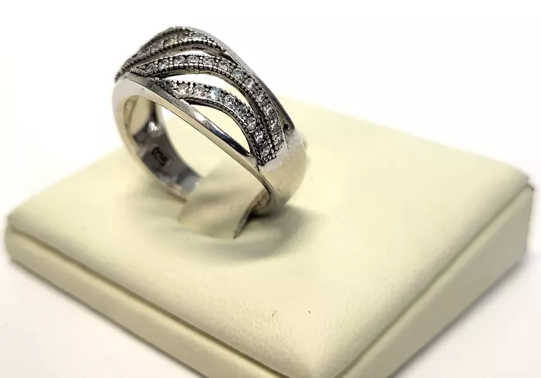 sliczny-srebrny-pierscionek-401g-p925-r13-marka-inna-marka