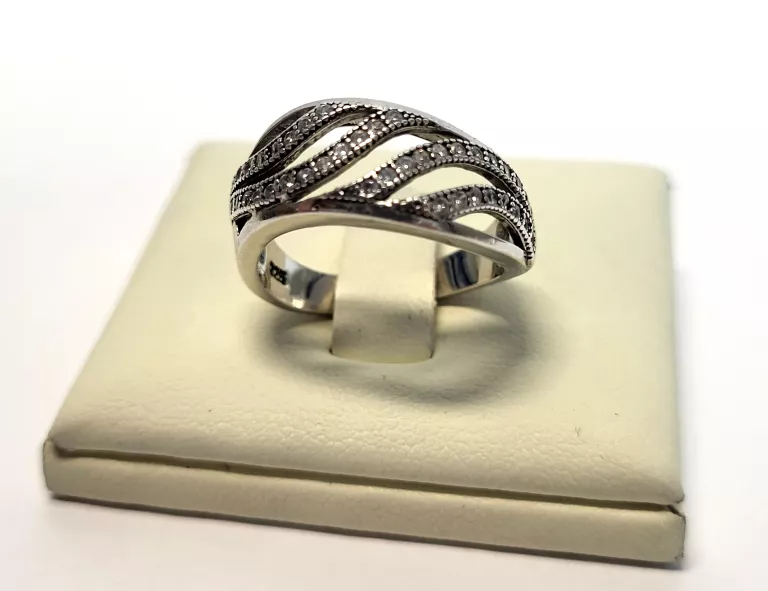 sliczny-srebrny-pierscionek-401g-p925-r13-kamien-cyrkonia