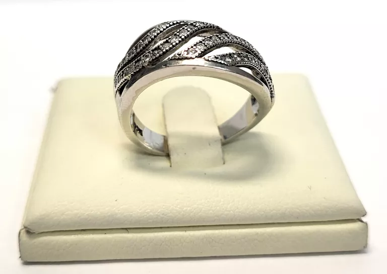 sliczny-srebrny-pierscionek-401g-p925-r13-stan-nowy