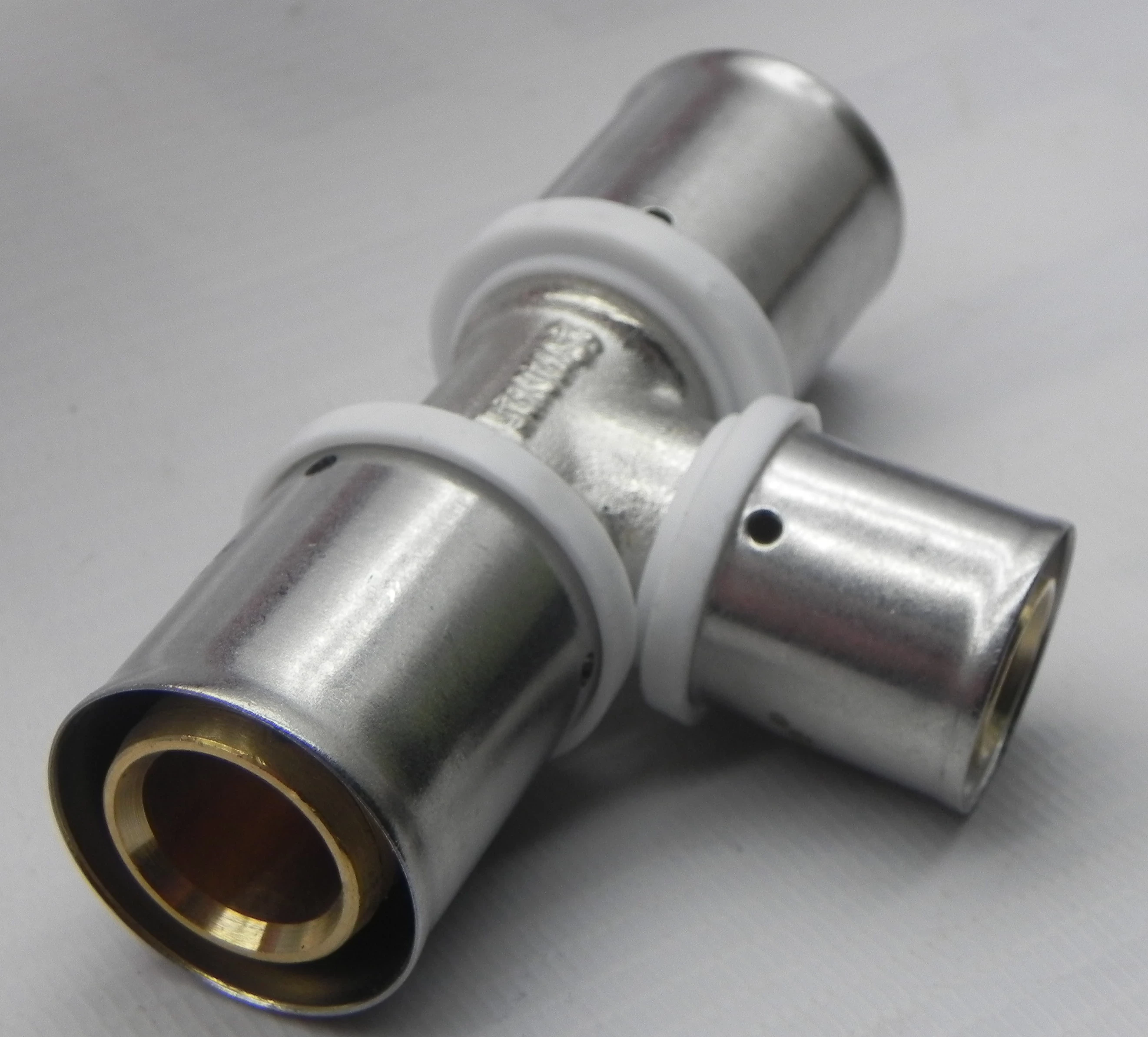 trojnik-redukcyjny-zaprasowywany-25x20x20-mm-rynek-16-katy-wroclawskie