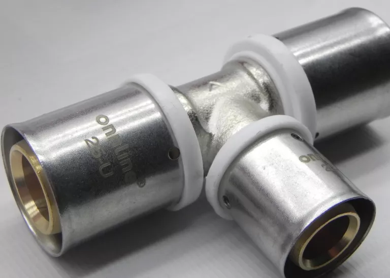 trojnik-redukcyjny-zaprasowywany-25x20x20-mm-rodzaj-rury-trojnik