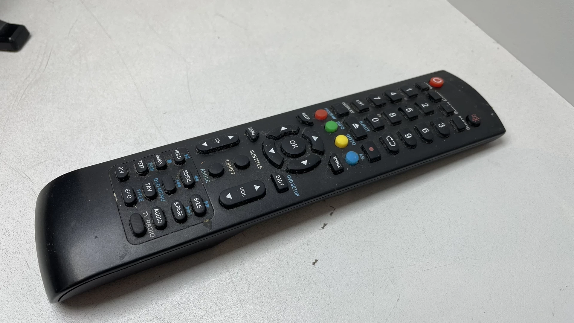 telewizor-dyon-live-22-pro-przekatna-ekranu-cale-215