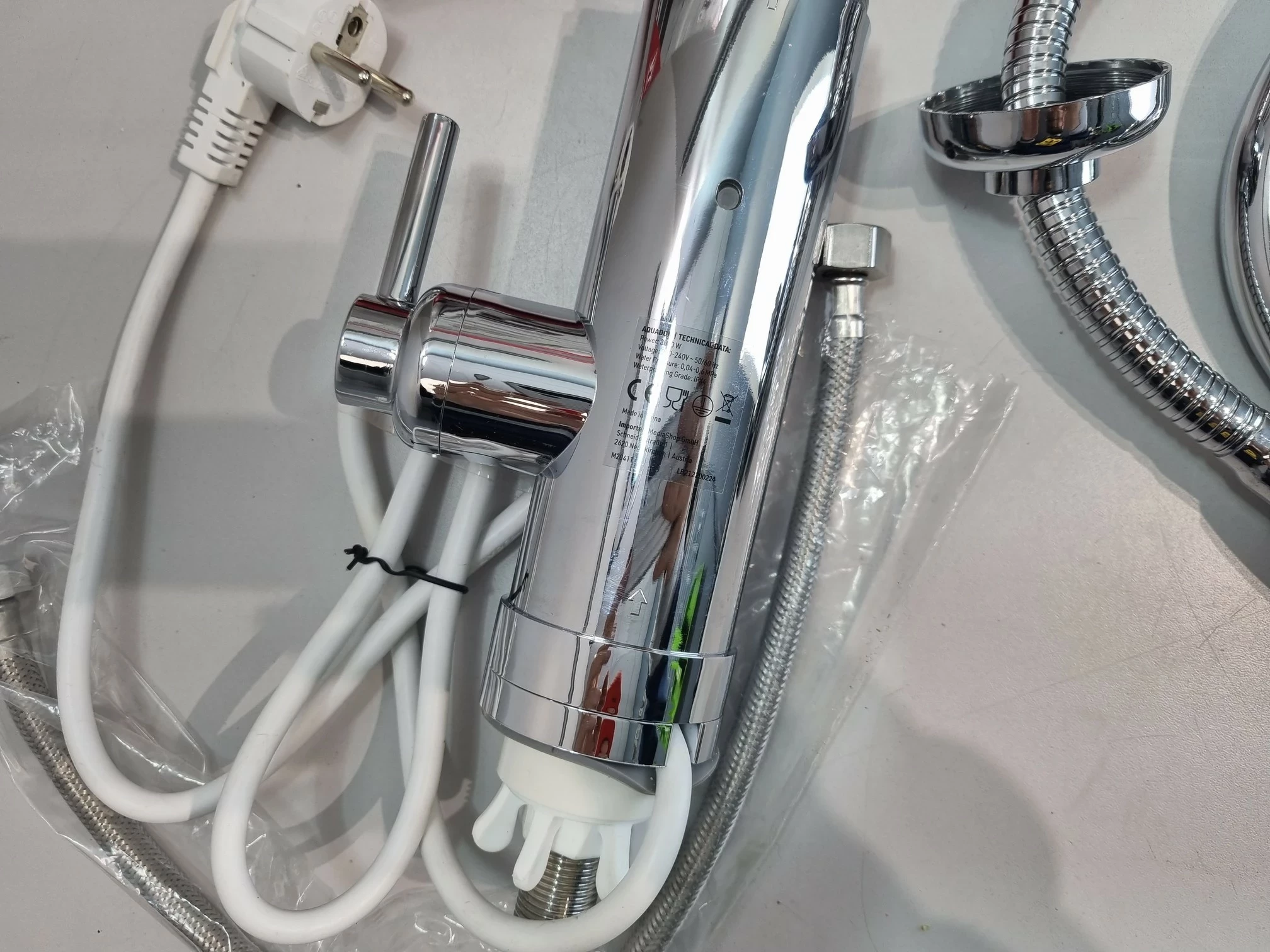 PRZEPŁYWOWY PODGRZEWACZ WODY AQUADON SMART HEATER | Baterie umywalkowe |  Loombard.pl