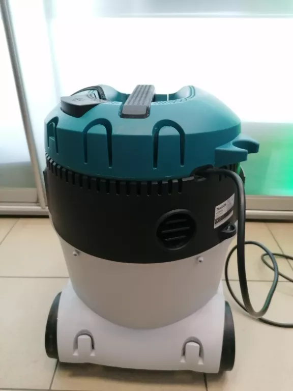 odkurzacz-makita-vc2512l-marka-makita